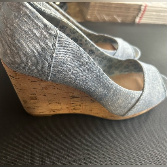 TOMS Blue Peep Toe 3” Wedges Wedding Spring Formal Business Summer Size 7.5 - Picture 3 of 5
